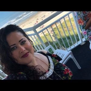 Meet your Posher, Violeta